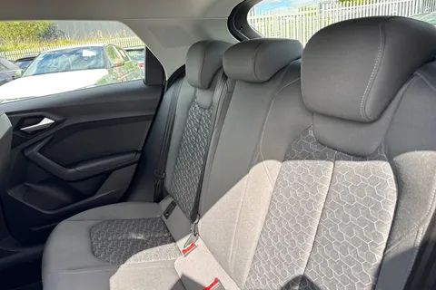 18 of 47 for Audi A1 Sport 30 TFSI 116 PS 6-speed