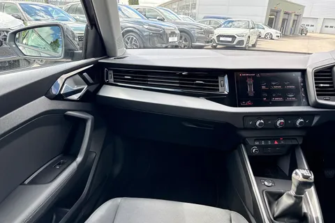 19 of 47 for Audi A1 Sport 30 TFSI 116 PS 6-speed