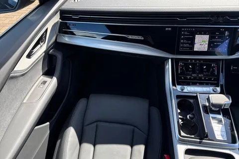 KR26HVB Audi Q8 SUV S line TFSI quattro 340 PS tiptronic Thumbnail #21