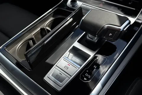 KR26HVB Audi Q8 SUV S line TFSI quattro 340 PS tiptronic Thumbnail #24