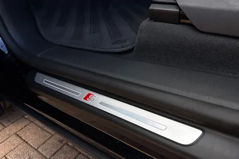 KR26HVB Audi Q8 SUV S line TFSI quattro 340 PS tiptronic Thumbnail #33