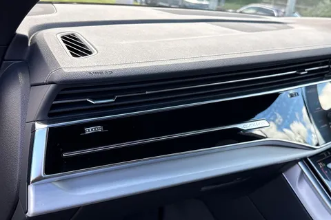 KR26HVB Audi Q8 SUV S line TFSI quattro 340 PS tiptronic Thumbnail #35