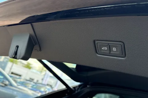 KR26HVB Audi Q8 SUV S line TFSI quattro 340 PS tiptronic Thumbnail #41