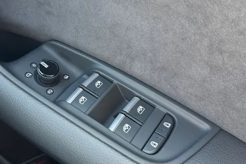 KR26HVB Audi Q8 SUV S line TFSI quattro 340 PS tiptronic Thumbnail #45