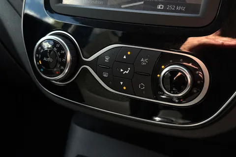 MJ67TKO Renault Captur 0.9 TCE 90 Dynamique S Nav 5dr Thumbnail #18