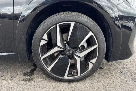 9 of 66 for PEUGEOT 208 1.2 PureTech GT Euro 6 (s/s) 5dr