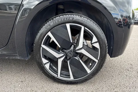 11 of 66 for PEUGEOT 208 1.2 PureTech GT Euro 6 (s/s) 5dr