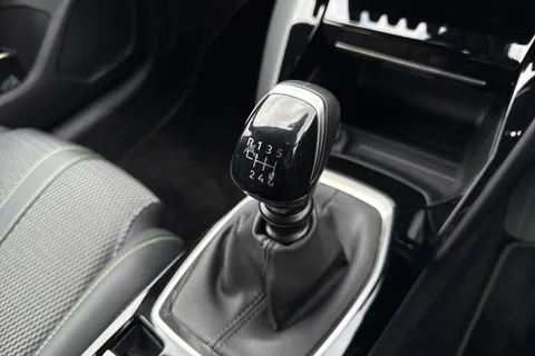 22 of 66 for PEUGEOT 208 1.2 PureTech GT Euro 6 (s/s) 5dr