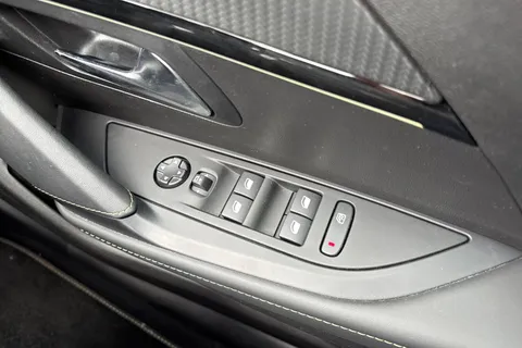 41 of 66 for PEUGEOT 208 1.2 PureTech GT Euro 6 (s/s) 5dr