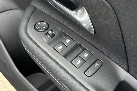 NG72WMA Vauxhall Mokka Electric 50kWh GS Auto 5dr Thumbnail #24
