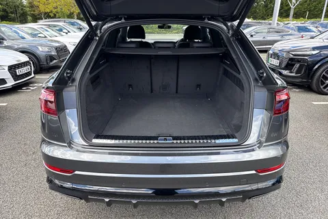 Audi Q8 3.0 TDI V6 Black Edition Tiptronic quattro Euro 6 (s/s) 5dr Thumbnail #10