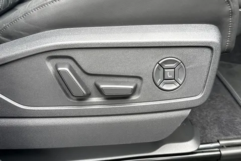  Audi SQ5 3.0 TFSI S Vorsprung S Tronic quattro Euro 6 (s/s) 5dr Thumbnail #40