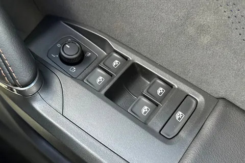 36 of 43 for CUPRA Formentor 1.5 eTSI V2 DSG Euro 6 (s/s) 5dr