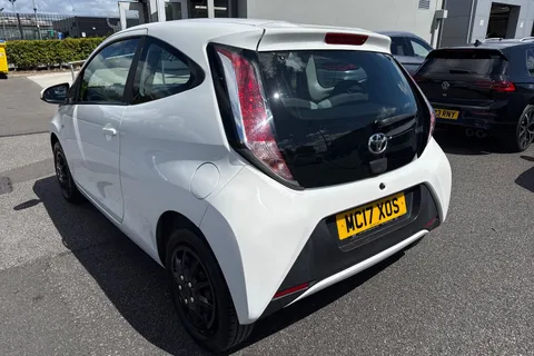 8 of 63 for Toyota Aygo 1.0 VVT-i x-play Euro 6 3dr