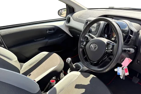 14 of 63 for Toyota Aygo 1.0 VVT-i x-play Euro 6 3dr