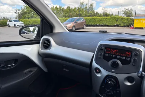 17 of 63 for Toyota Aygo 1.0 VVT-i x-play Euro 6 3dr