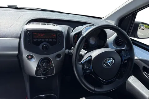 18 of 63 for Toyota Aygo 1.0 VVT-i x-play Euro 6 3dr