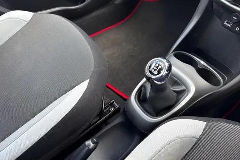 23 of 63 for Toyota Aygo 1.0 VVT-i x-play Euro 6 3dr