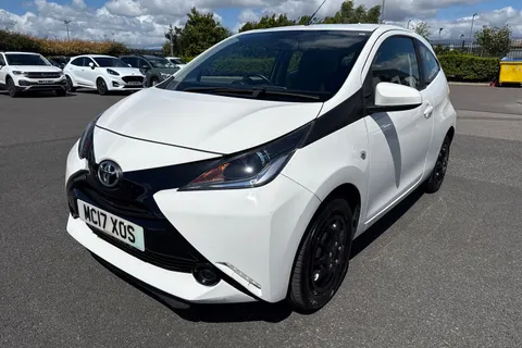 27 of 63 for Toyota Aygo 1.0 VVT-i x-play Euro 6 3dr
