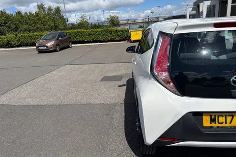 30 of 63 for Toyota Aygo 1.0 VVT-i x-play Euro 6 3dr