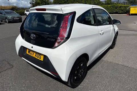 32 of 63 for Toyota Aygo 1.0 VVT-i x-play Euro 6 3dr