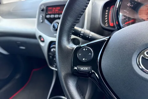 34 of 63 for Toyota Aygo 1.0 VVT-i x-play Euro 6 3dr