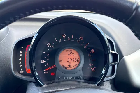 39 of 63 for Toyota Aygo 1.0 VVT-i x-play Euro 6 3dr