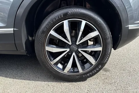 12 of 57 for VOLKSWAGEN T-ROC 1.0 TSI SEL 5dr
