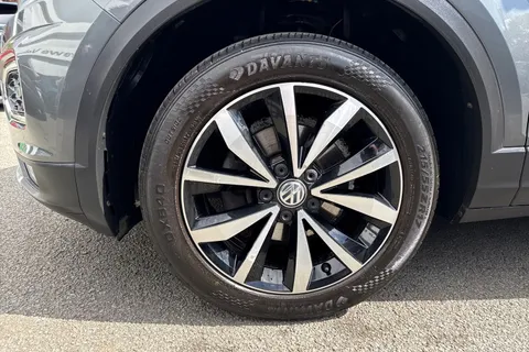 13 of 57 for VOLKSWAGEN T-ROC 1.0 TSI SEL 5dr