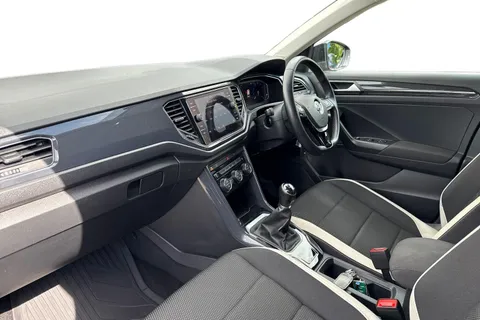 15 of 57 for VOLKSWAGEN T-ROC 1.0 TSI SEL 5dr