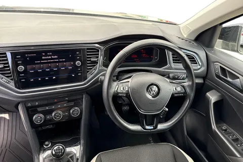 18 of 57 for VOLKSWAGEN T-ROC 1.0 TSI SEL 5dr