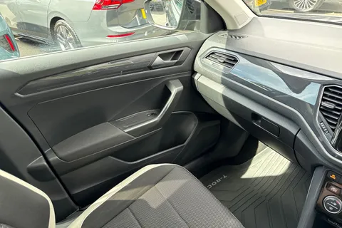 20 of 57 for VOLKSWAGEN T-ROC 1.0 TSI SEL 5dr