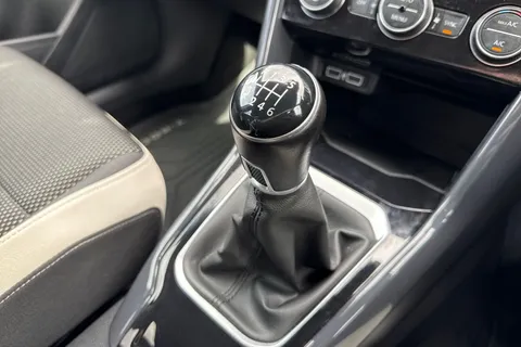 23 of 57 for VOLKSWAGEN T-ROC 1.0 TSI SEL 5dr
