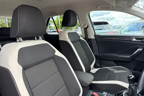 24 of 57 for VOLKSWAGEN T-ROC 1.0 TSI SEL 5dr