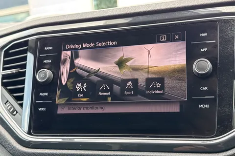 38 of 57 for VOLKSWAGEN T-ROC 1.0 TSI SEL 5dr