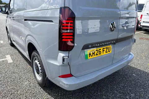 KR26FZU Volkswagen E-Transporter T32 65kWh Commerce Plus Auto RWD SWB 5dr Thumbnail #9