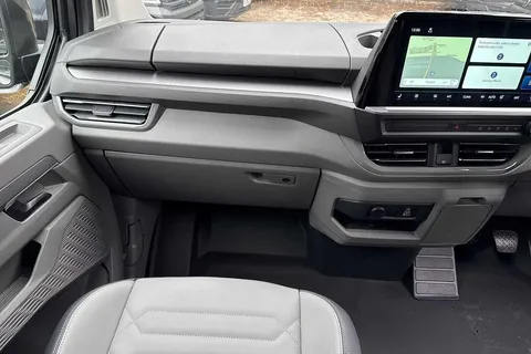 14 of 50 for Volkswagen Transporter 2.0 TDI 150 Commerce Pro Kombi Conversion 4MOTION Auto