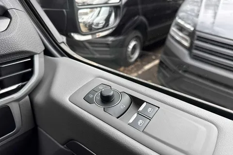 17 of 50 for Volkswagen Transporter 2.0 TDI 150 Commerce Pro Kombi Conversion 4MOTION Auto