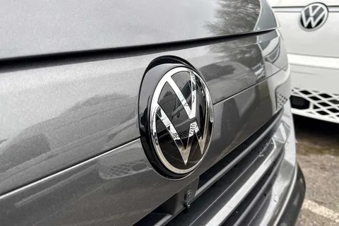 28 of 50 for Volkswagen Transporter 2.0 TDI 150 Commerce Pro Kombi Conversion 4MOTION Auto