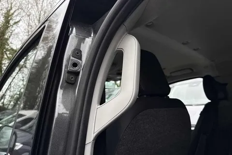 43 of 50 for Volkswagen Transporter 2.0 TDI 150 Commerce Pro Kombi Conversion 4MOTION Auto