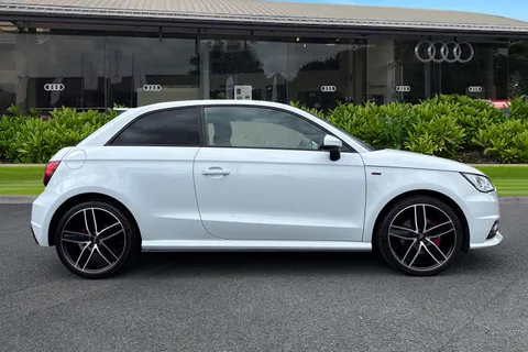 LO67FLD Audi A1 Black Edition Nav 1.4 TFSI cylinder on demand  150 PS S tronic Thumbnail #3