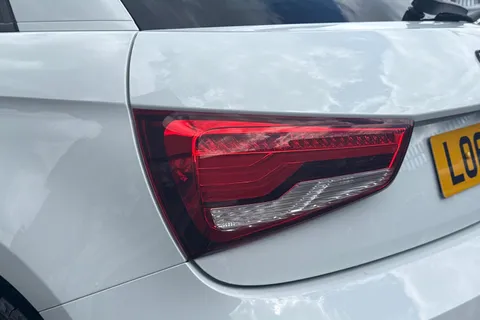 LO67FLD Audi A1 Black Edition Nav 1.4 TFSI cylinder on demand  150 PS S tronic Thumbnail #8