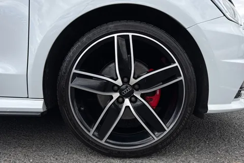LO67FLD Audi A1 Black Edition Nav 1.4 TFSI cylinder on demand  150 PS S tronic Thumbnail #12
