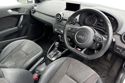 LO67FLD Audi A1 Black Edition Nav 1.4 TFSI cylinder on demand  150 PS S tronic Thumbnail #14
