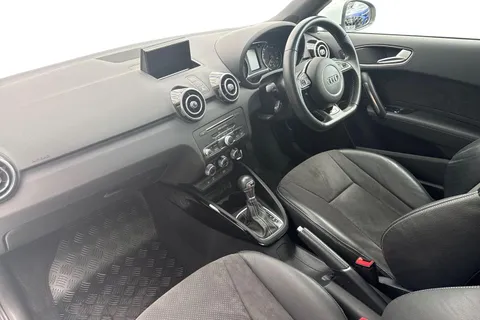 LO67FLD Audi A1 Black Edition Nav 1.4 TFSI cylinder on demand  150 PS S tronic Thumbnail #15