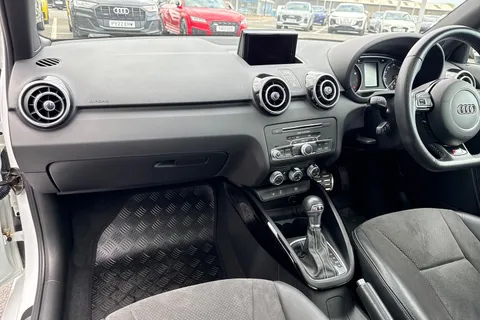 LO67FLD Audi A1 Black Edition Nav 1.4 TFSI cylinder on demand  150 PS S tronic Thumbnail #20