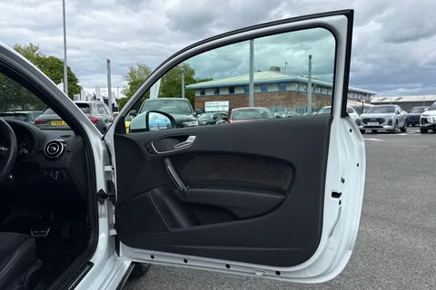 LO67FLD Audi A1 Black Edition Nav 1.4 TFSI cylinder on demand  150 PS S tronic Thumbnail #39