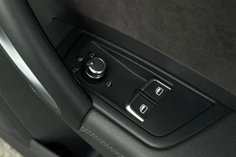 LO67FLD Audi A1 Black Edition Nav 1.4 TFSI cylinder on demand  150 PS S tronic Thumbnail #40