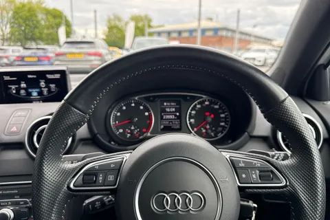 LO67FLD Audi A1 Black Edition Nav 1.4 TFSI cylinder on demand  150 PS S tronic Thumbnail #41