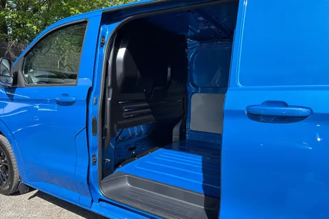 33 of 52 for VOLKSWAGEN TRANSPORTER 2.0 TDI 150 Commerce Pro Van 4MOTION Auto